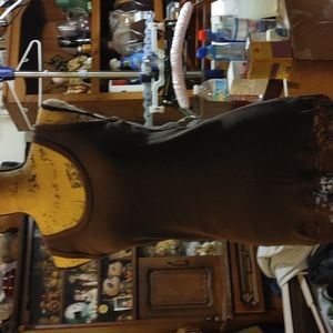 Brown cotton muscle shirt w/blue capri jeans